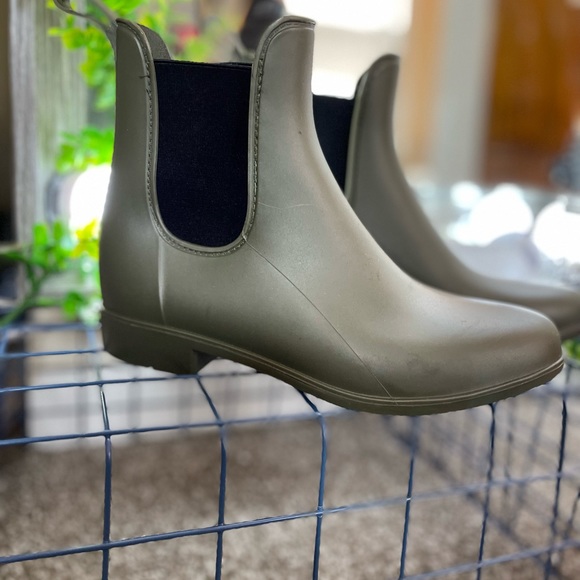 Meijer Hunter Green Short Rain Boots - Picture 2 of 4